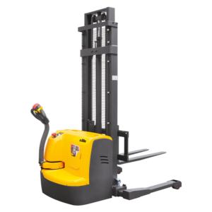 ELECTRIC STACKER WITH STRADDLE LEGS