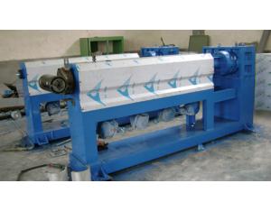 Plastic extruders for extruding PVC, PE or XLPE insulating layer onto wires and cables