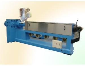 Plastic extruders for extruding PVC, PE or XLPE insulating layer onto wires and cables