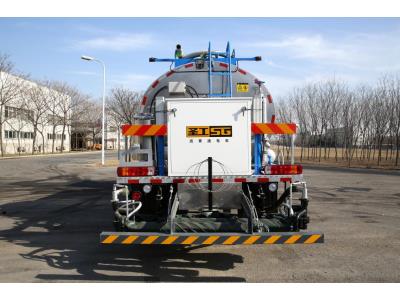 Roads New model Road Maintenance Asphalt Distributor Trucks