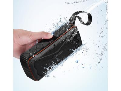 Portable Waterproof Bluetooth Speaker With Lithium battery Battery Capacity: 4500mAh