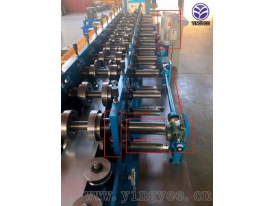 Automatic change width light keel roll forming machine
