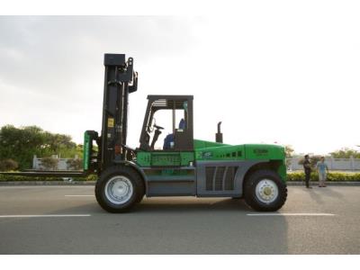 16 Ton Diesel Heavy Forklift Truck Color Green