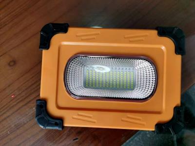 Portable led flood light with solar panel