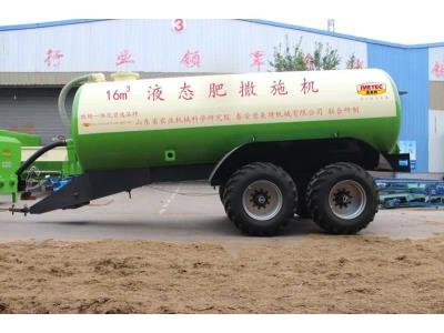 liquid/solid manure spreader for farm machinery