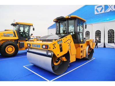 XCMG official 14 ton double drum vibratory asphalt road roller XD143 for sale