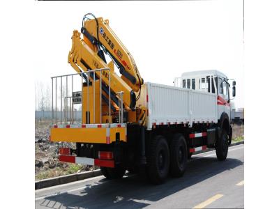 XCMG 8 ton hydraulic knuckle boom lorry crane telescoping truck mounted crane for sale