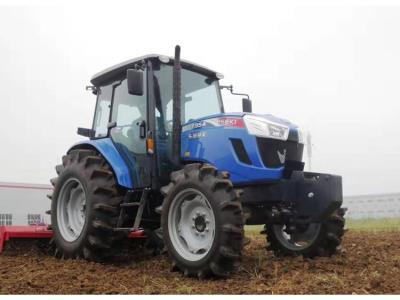 Four wheel agricultural tractor