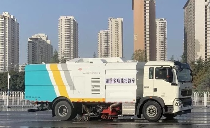 Four Seasons Multifunctional Road Sweeper