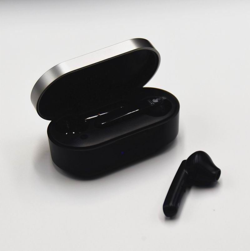 TWS Bluetooth earphone with charging case