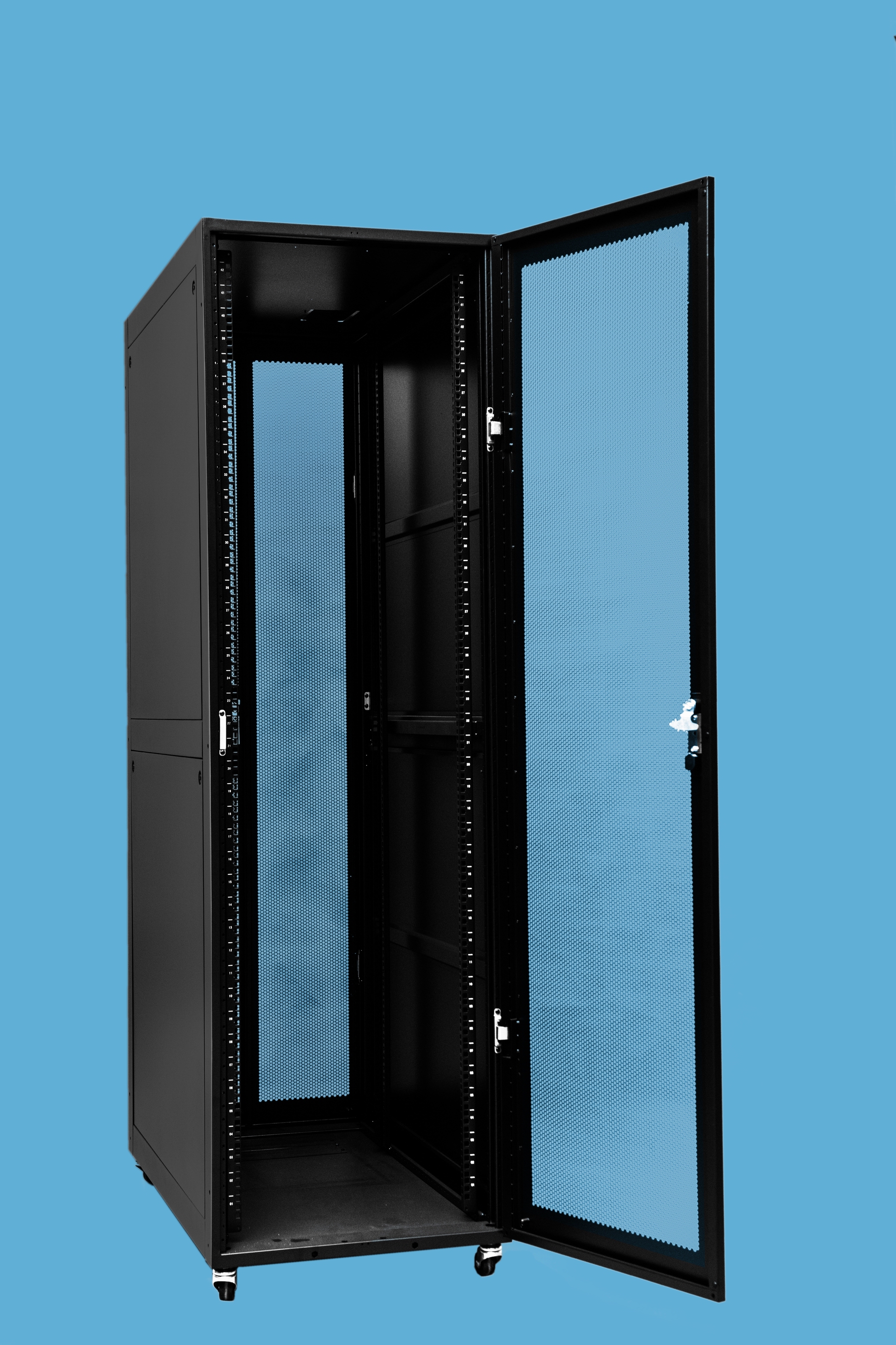 PR-6842 Server Cabinet