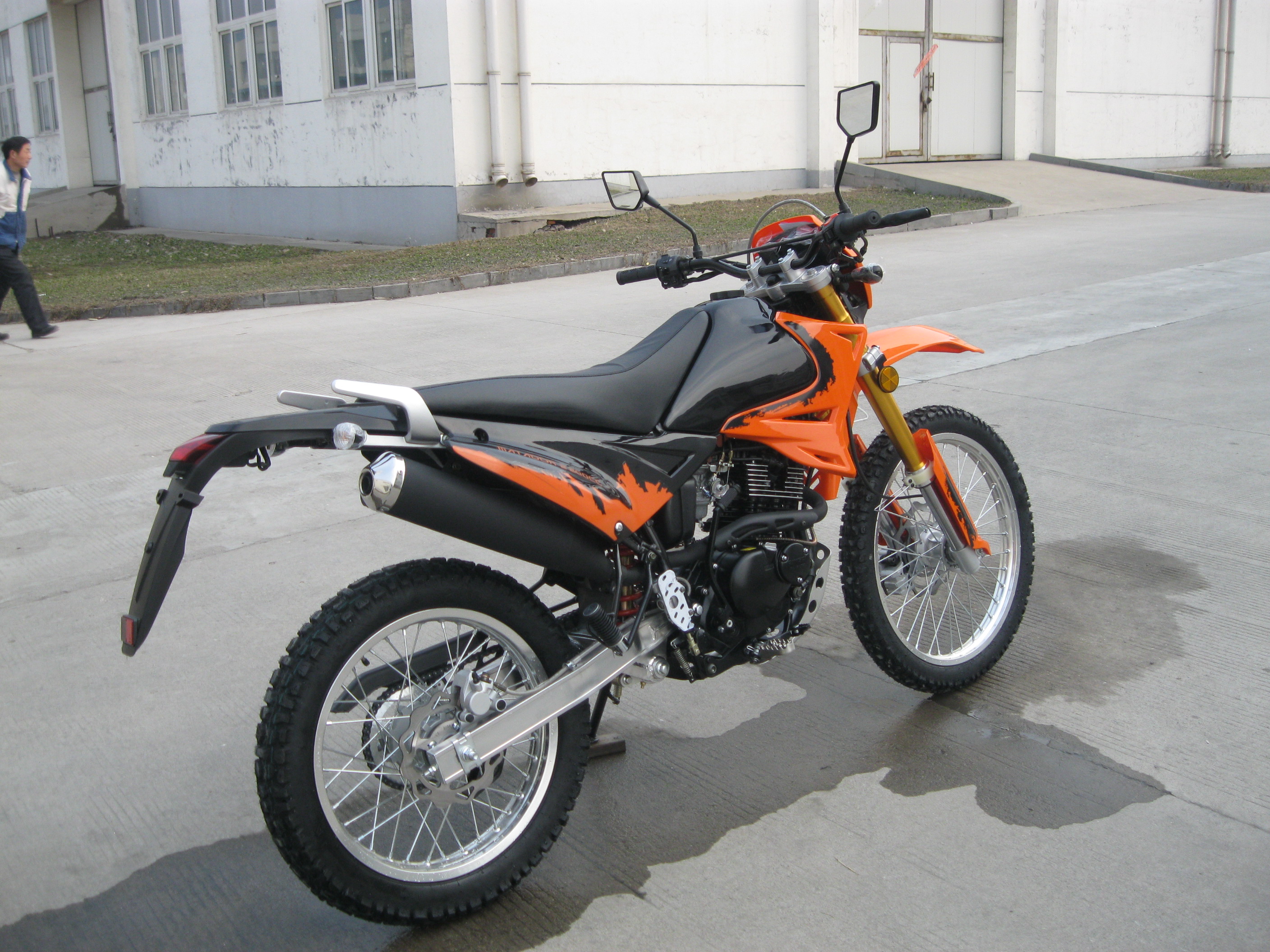 dirt bikes 200