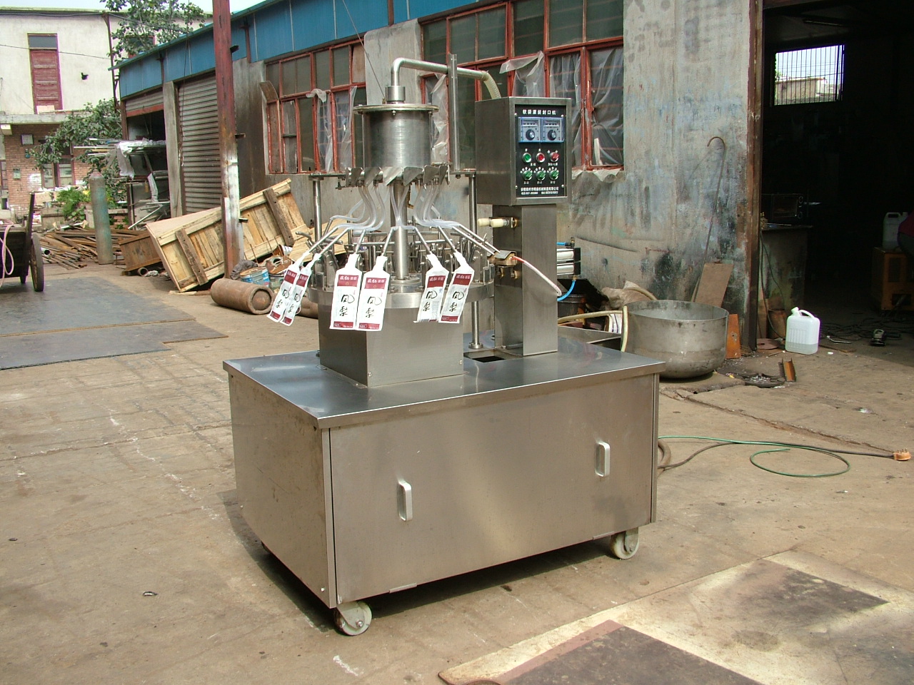 EXPANDING BAG PACKING MACHINE