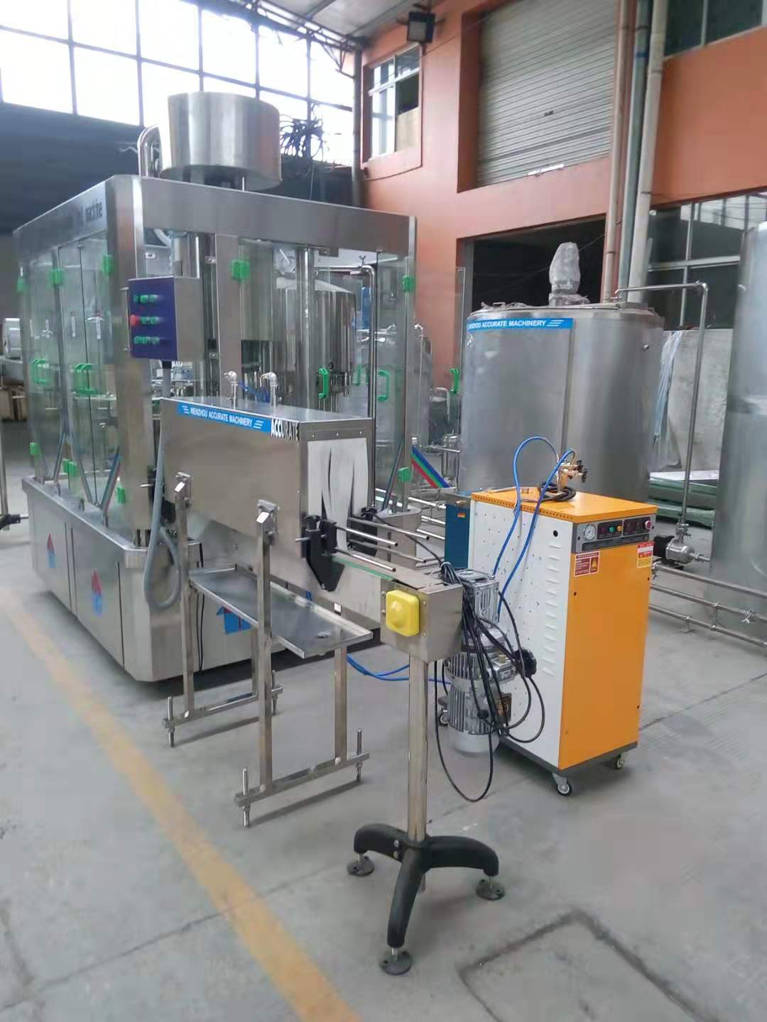 MONOBLOCK BOTTLE WASHING FILLING AND CAPPING WITH LABELLING MACHINE