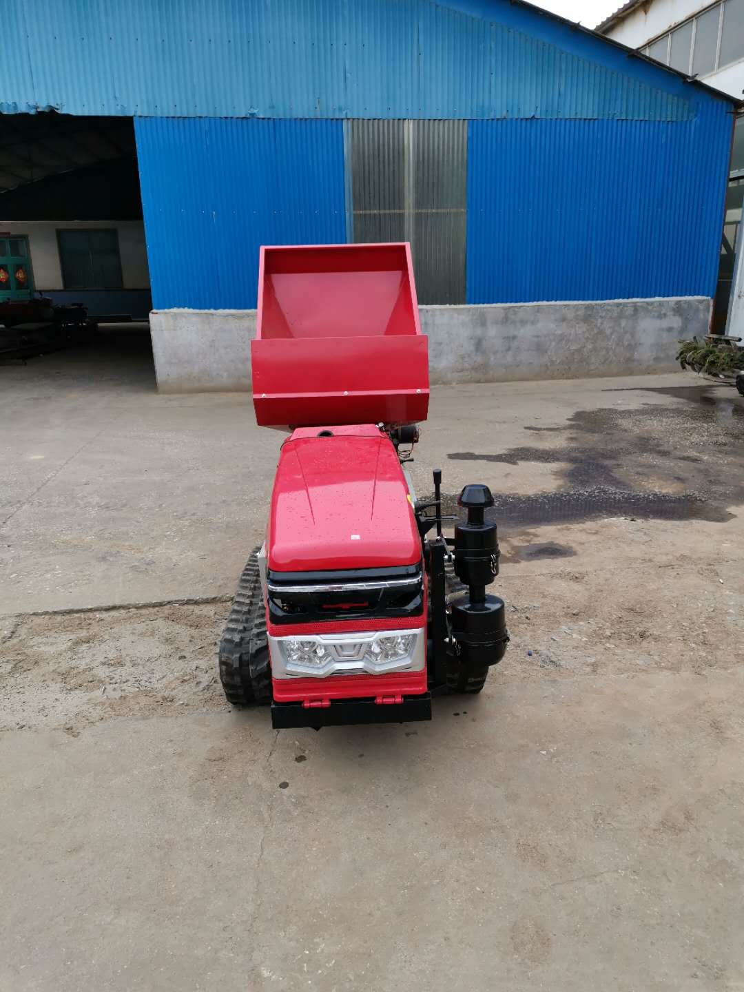 Self-propelled multi-function fertilizing machine