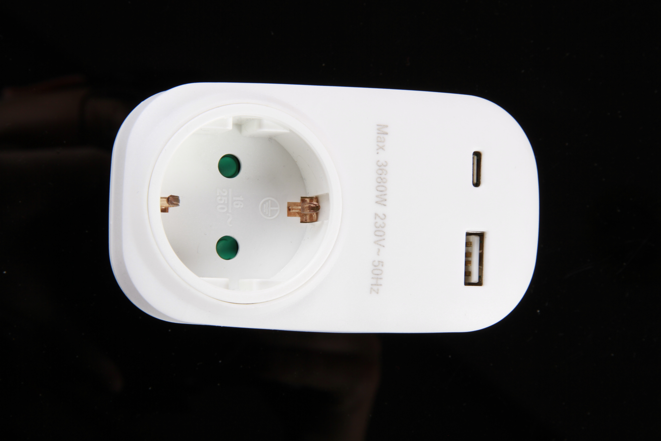 ADAPTOR WITH USB CHARGER