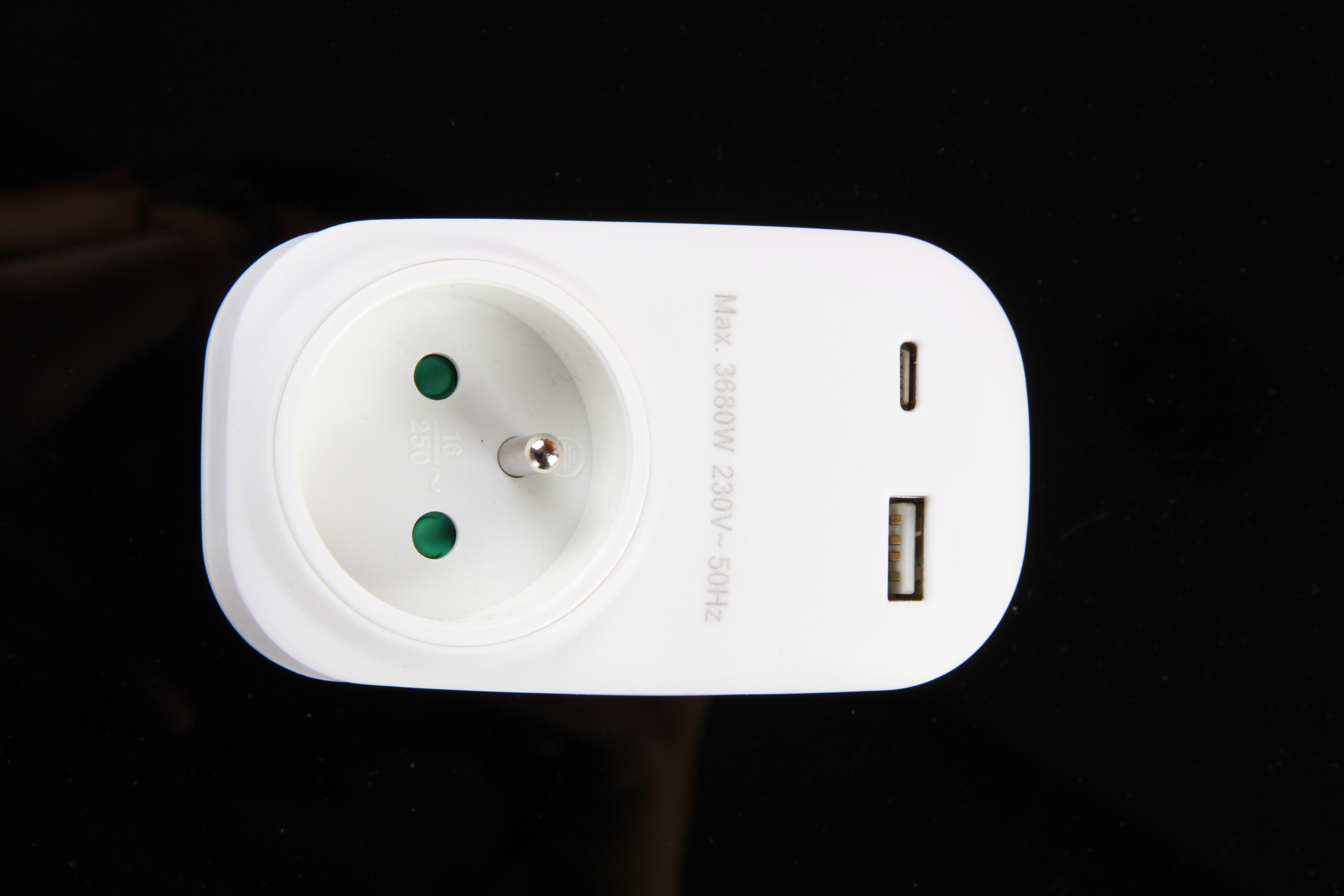 ADAPTOR WITH USB CHARGER