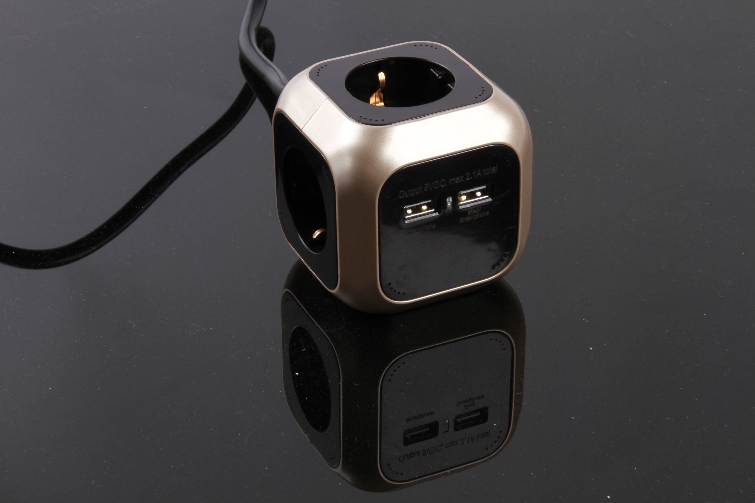 Cube socket