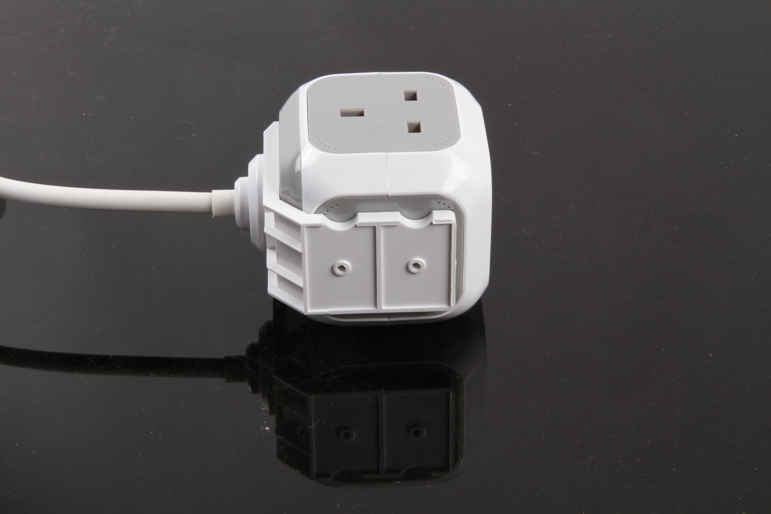 Cube socket