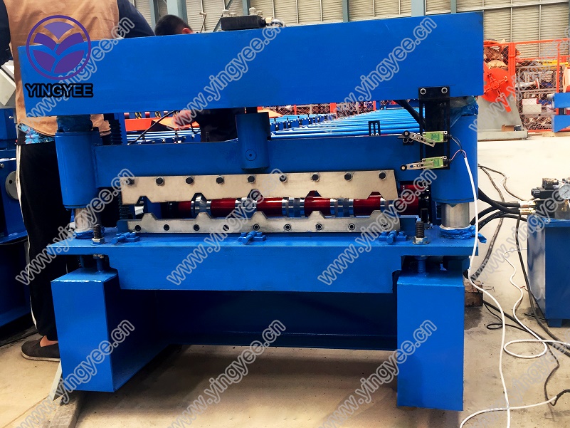 IBR/trapezoid roof sheet roll forming machine01