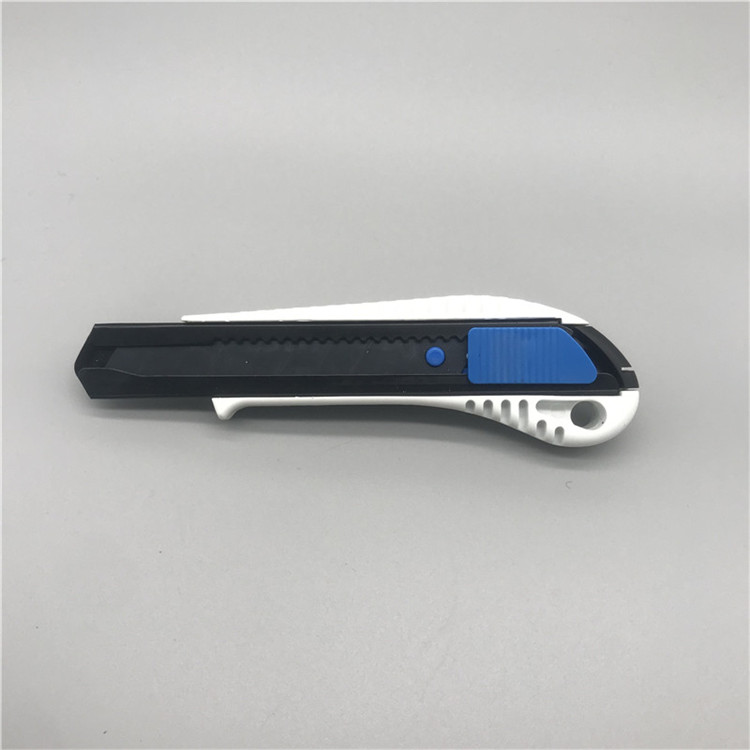 Hot sales cheap 18mm plastic sliding blade snap off box cutter knife