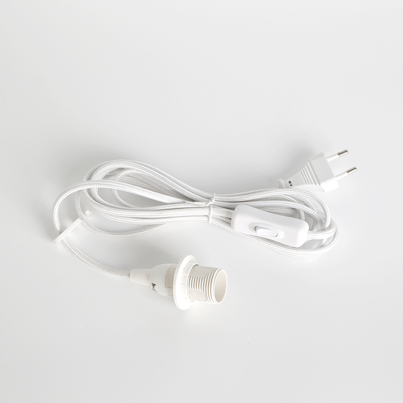 Extension cord with lampholder