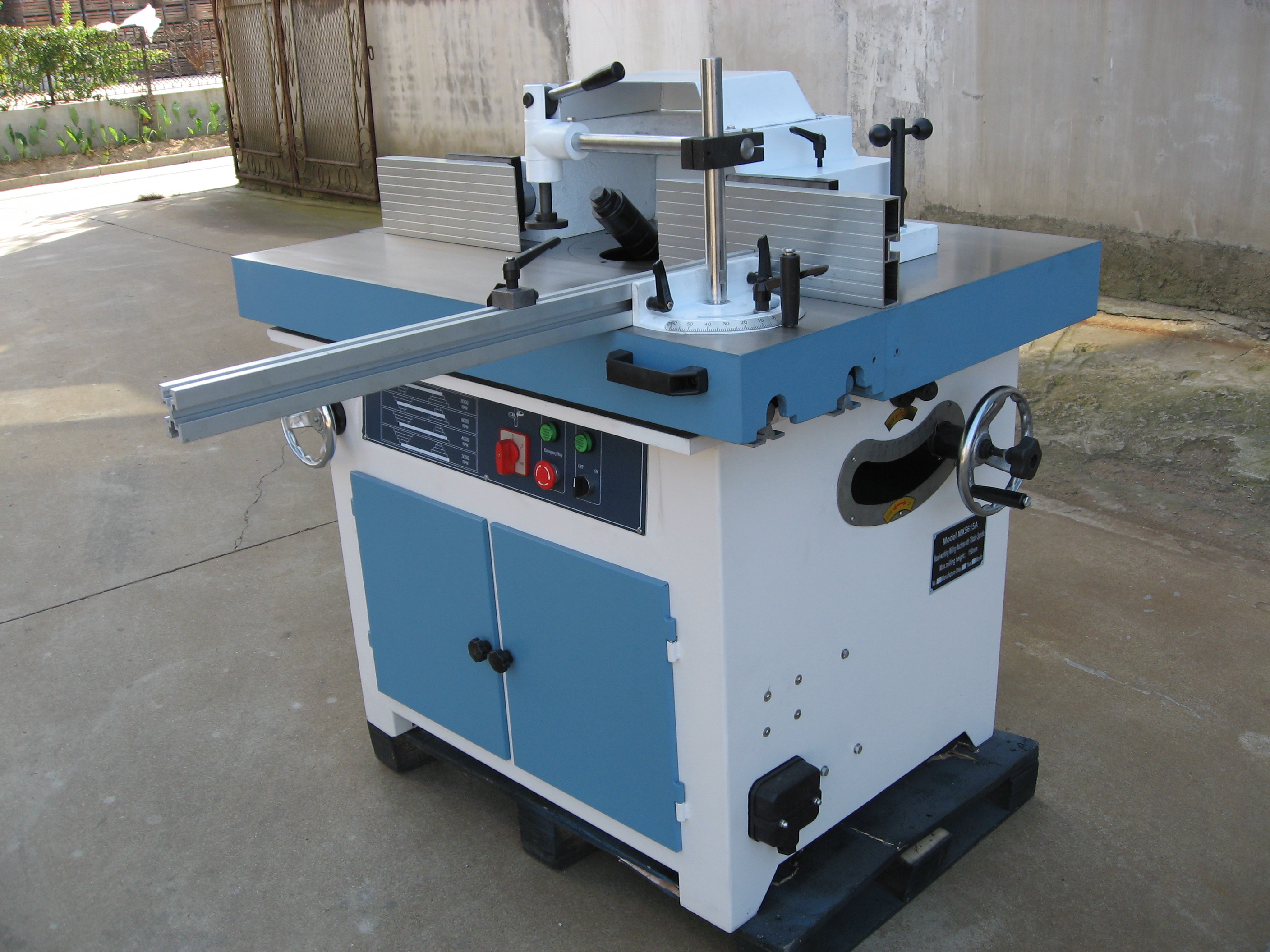 Wood-working Milling Machine with Tiltable Spindle