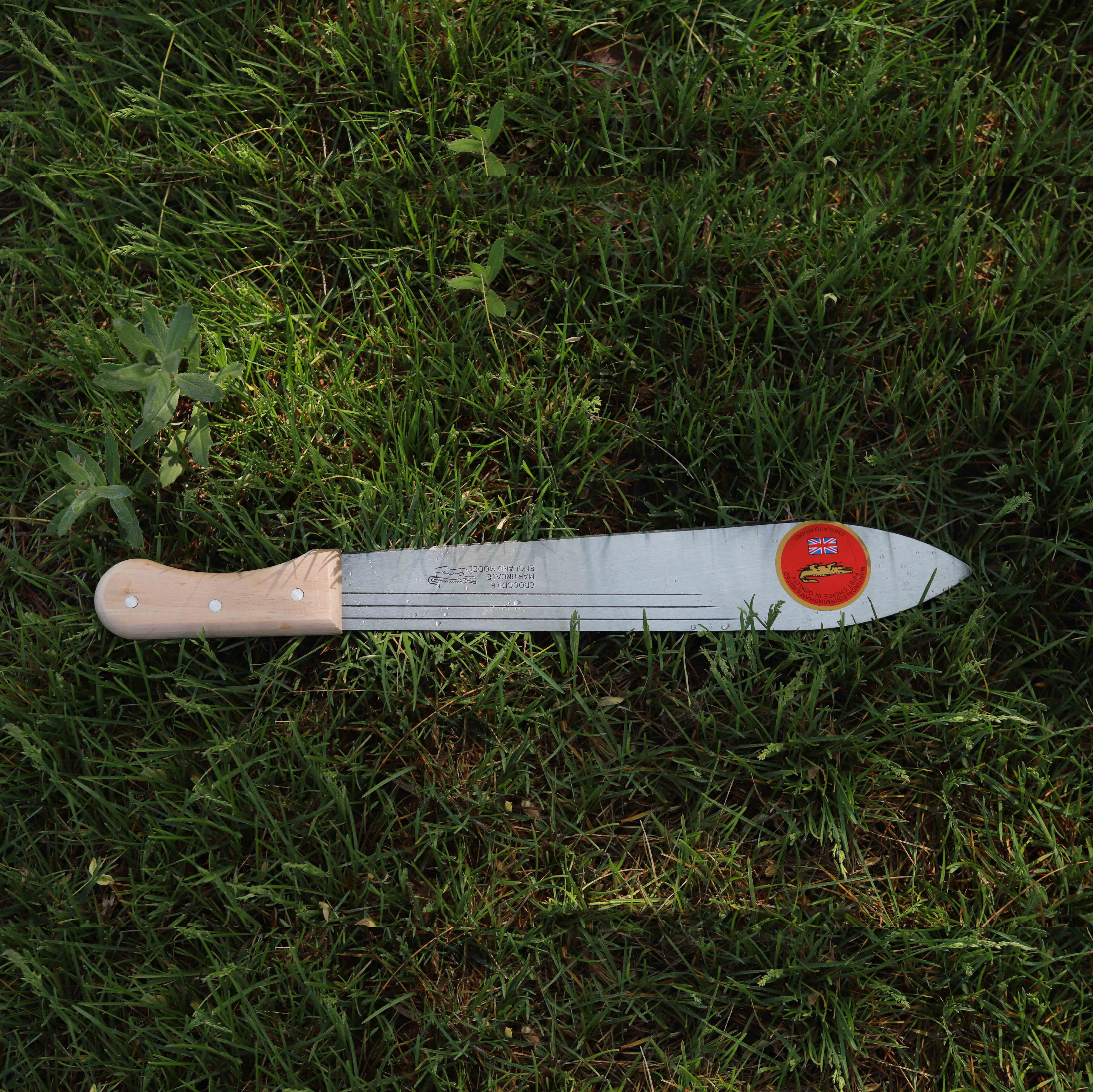 MACHETE WITH WOOD GRIP