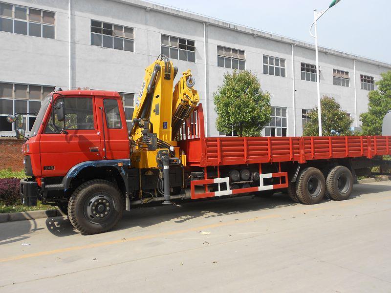 10 tons truck with crane