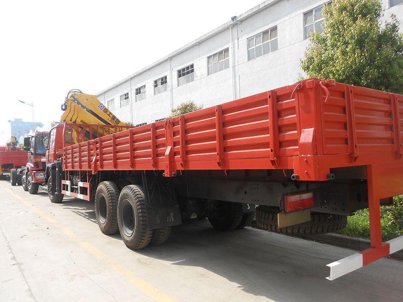 10 tons truck with crane