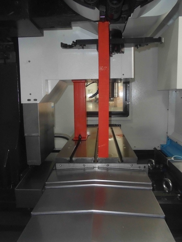 Vertical machining center