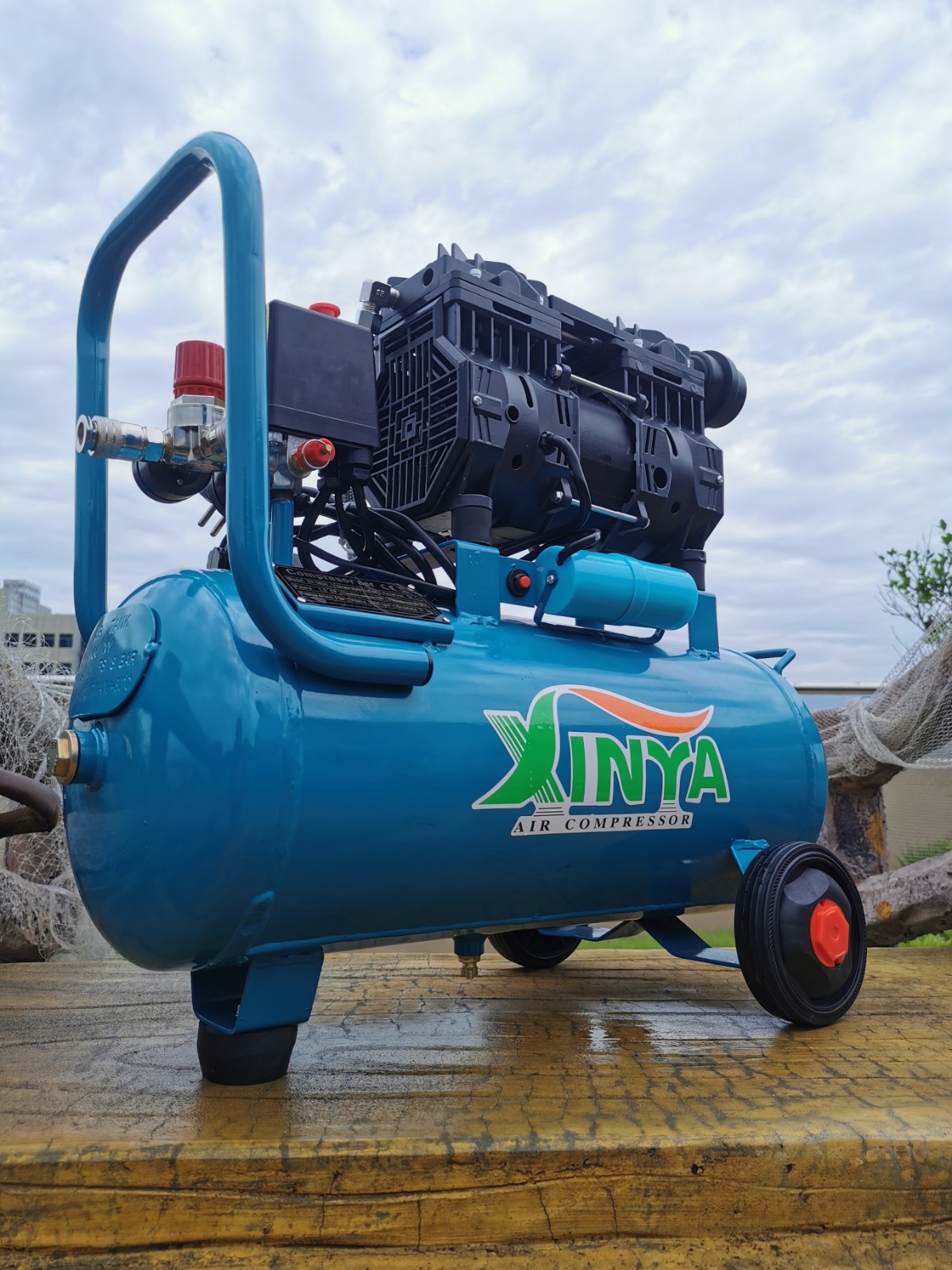 XINYA Oil-free air compressor 24L