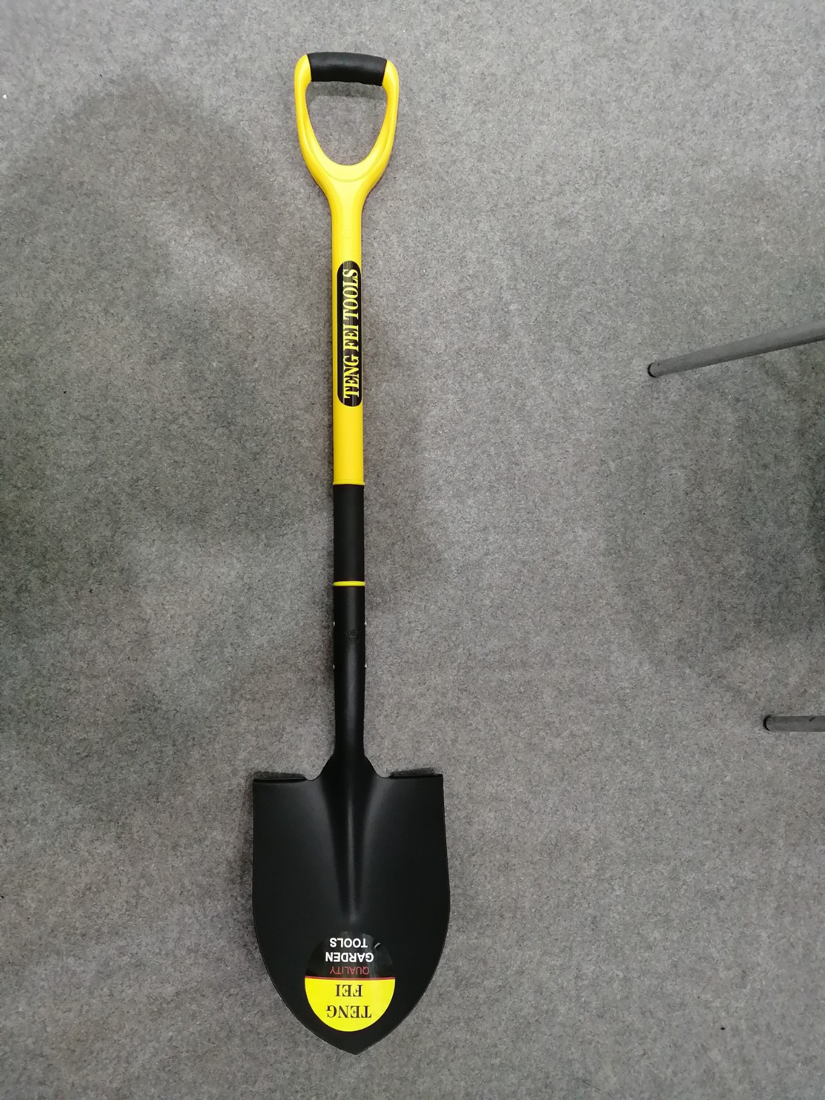 Fiberglass handle shovel