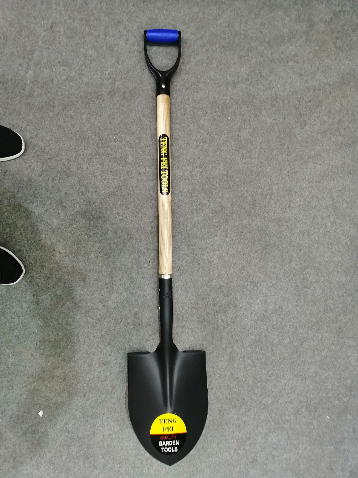 wood handle shovel