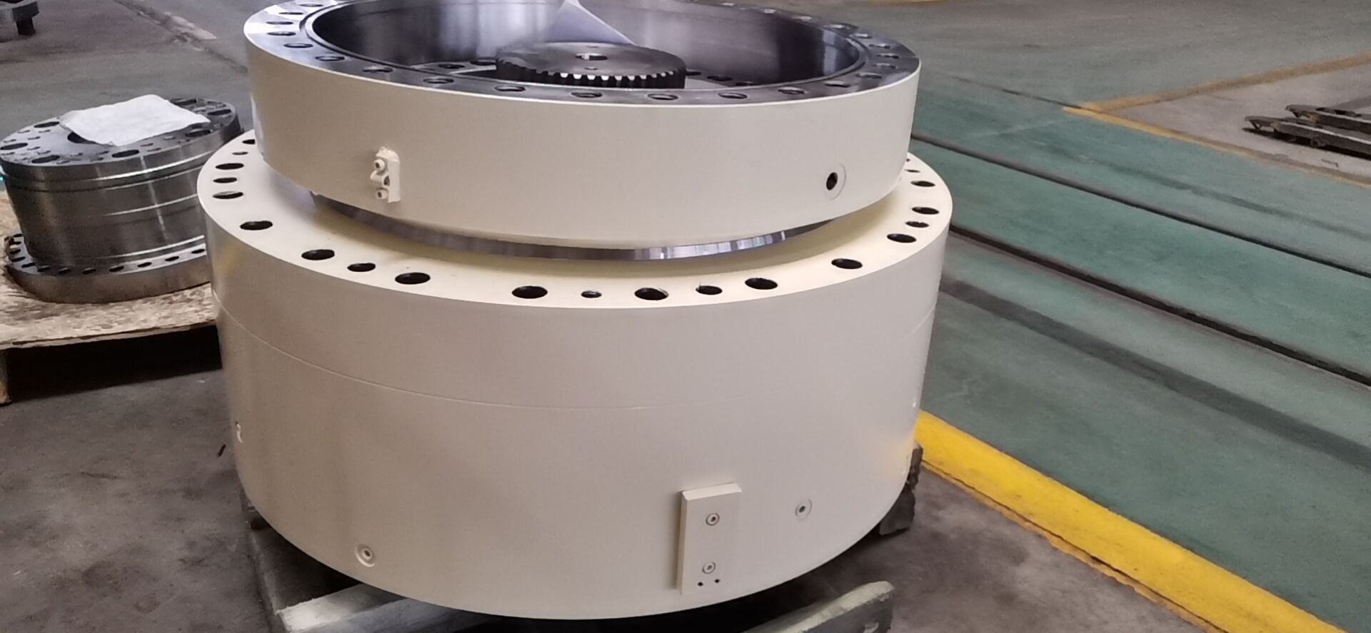 Tunnel shield screw conveyor ball-joint bearing