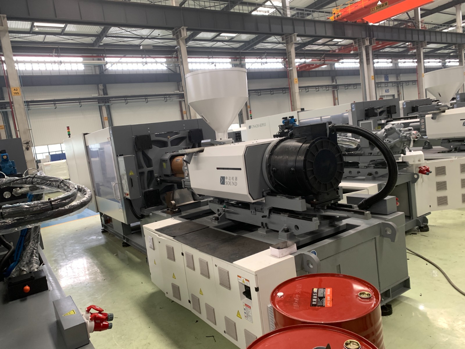 UN-GK energy saving plastic injection machine with electric charging unit.