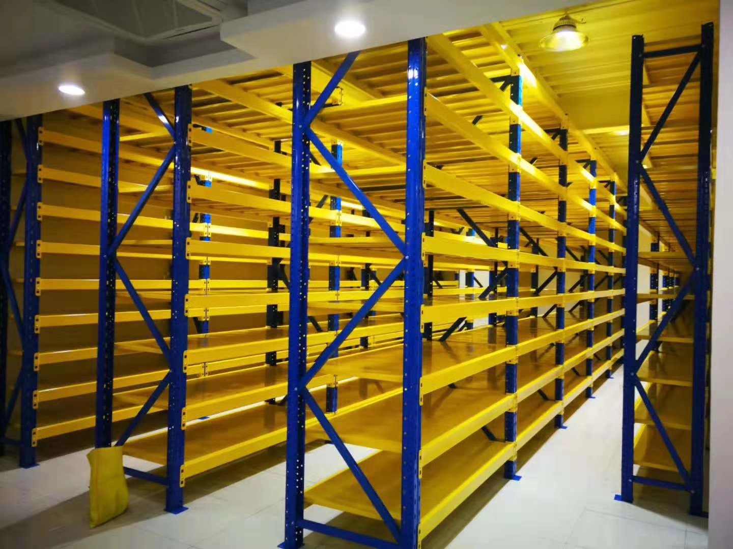 Warehouse storage racks / Storage Shelves
