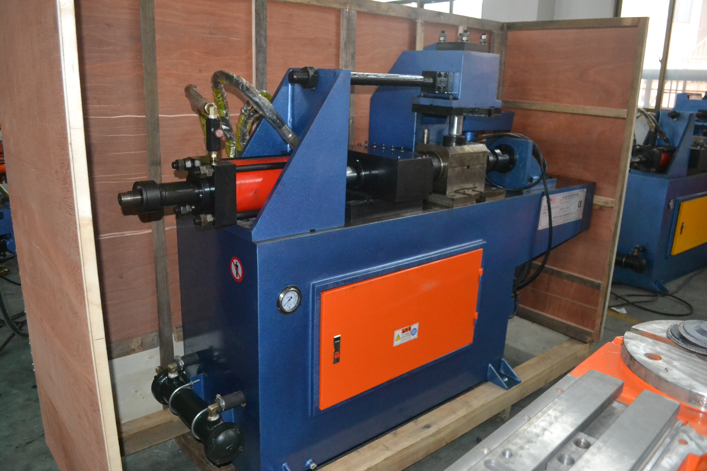 pipe end forming machine