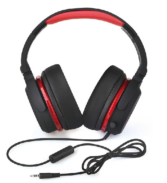 Gaming headphones with boom mic