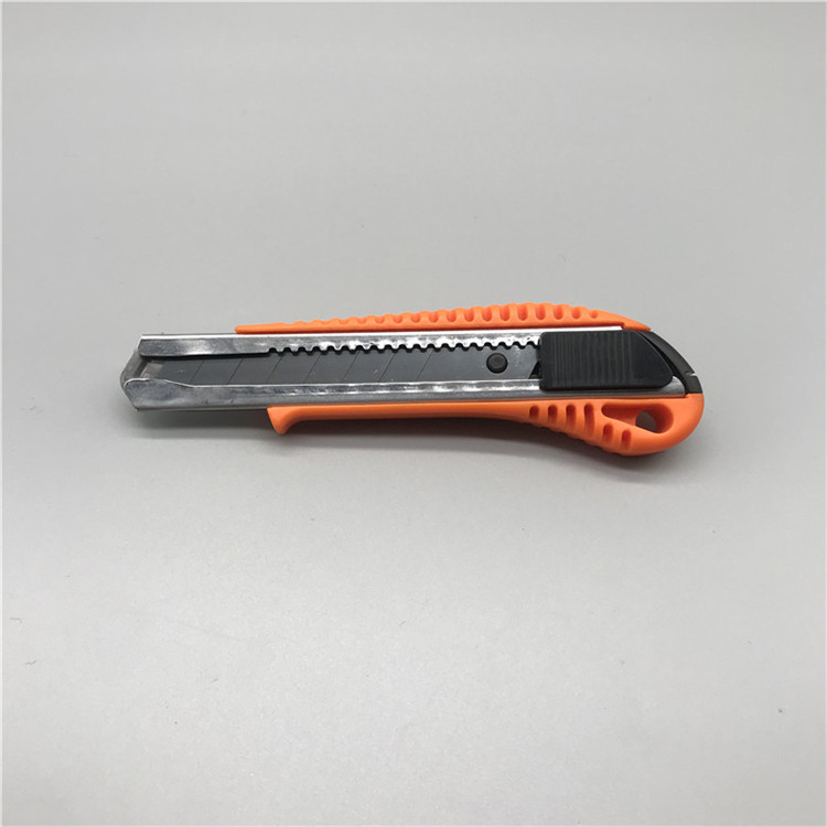 Hot sales cheap 18mm plastic sliding blade snap off box cutter knife