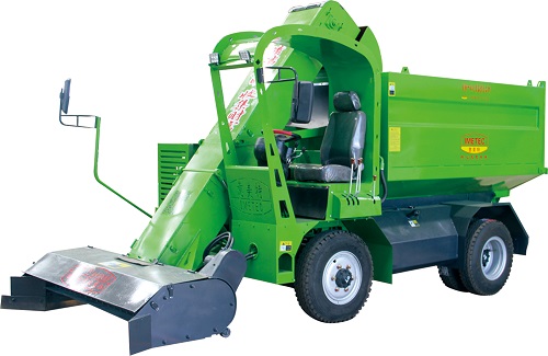 Self-propelled manure removal truck