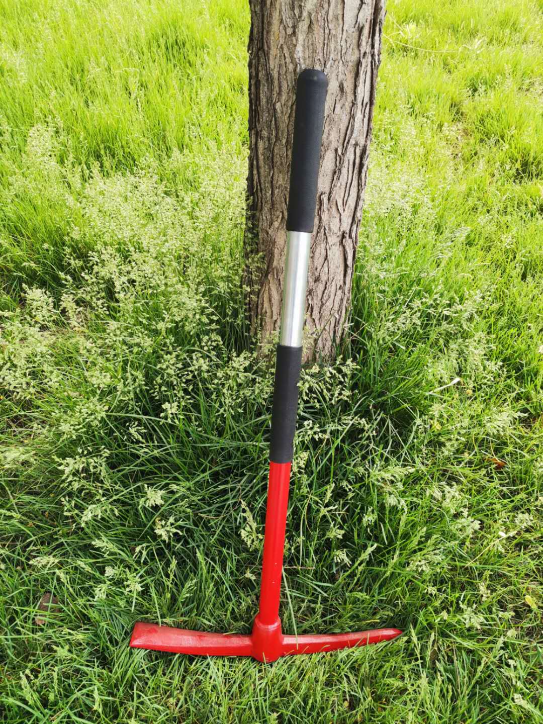 HOE WITH HANDLE