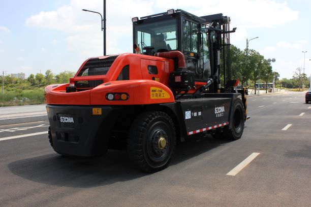 16 ton lng forklift 4.jpg