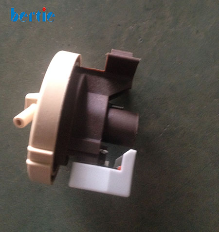 DC96-01703A washing machine pressure switch.jpg