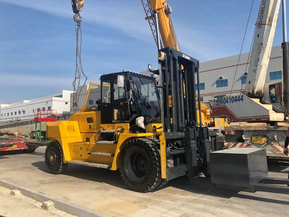 45 ton diesel heavy forklift truck color yellow with container